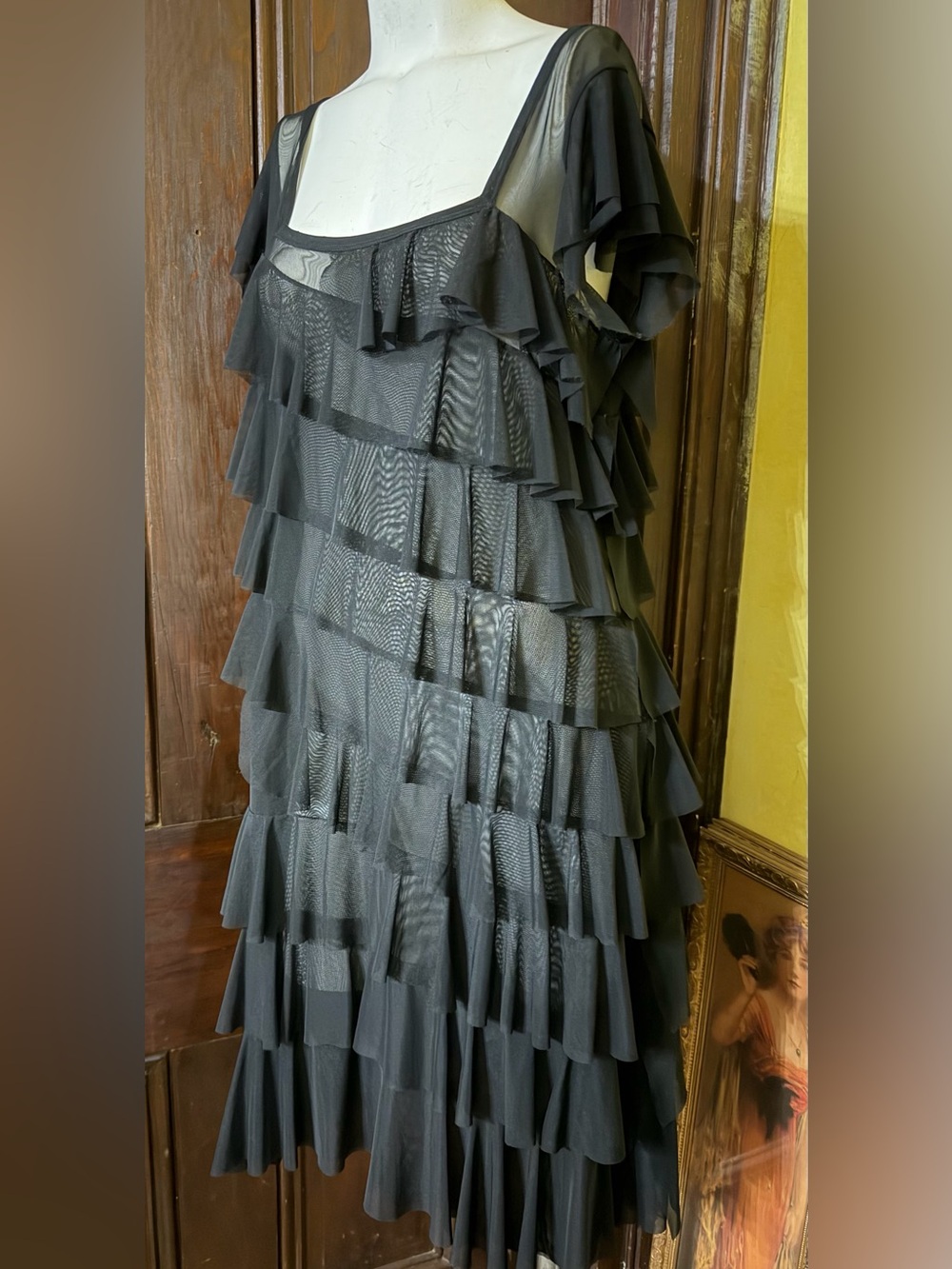 Amelia Toto ruffle tired size M 10 dress